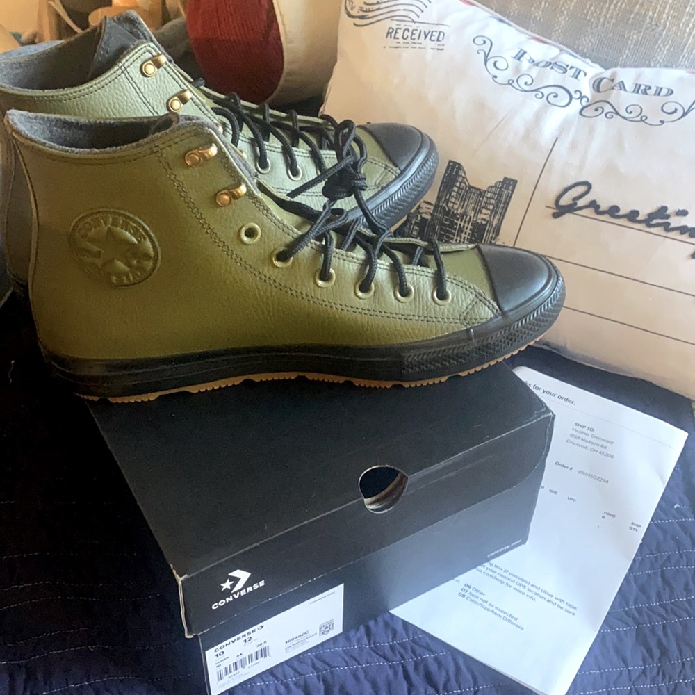Converse olive leather shoe 10mens 12 women’snew